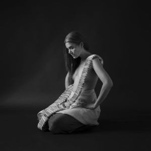 Raíz, fuego y canto: Natalia Contesse presenta «Serpiente”