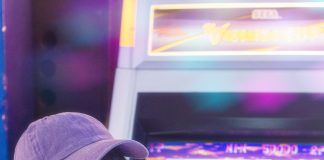Resistencia lo-fi en 8 y 16 bits: El 404 Not Found no pudo contra Visita Inesperada