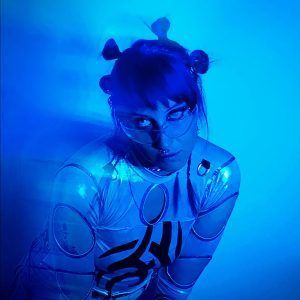 Alondra Noctvrna lanza «Hijx de la máquina 01»: su album debut de electropop oscuro