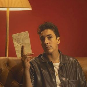 Clemente consolida su proyecto artístico con el estreno de su segundo álbum “las cartas pendientes”