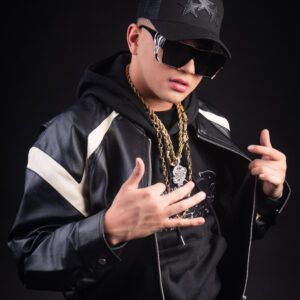 La nueva propuesta de Lucky Brown se llama “Sola Suelta Soltera”
