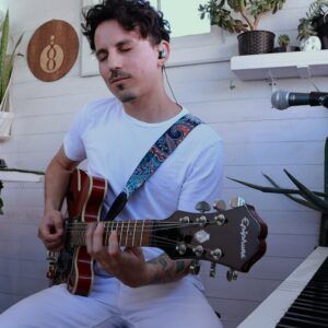 Música electrónica, guitarra, piano y mucho más: Mauripez libera video en vivo de su primer disco