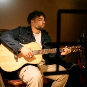 Descubre a Alonso Castro y su nuevo disco “Siempre hay algo que salvar”