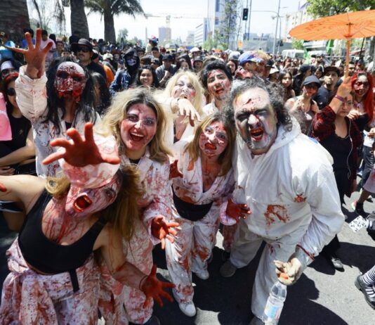 Zombies y Monstruos de mundos paralelos se pasearan por Santiago en la nueva Zombiewalk
