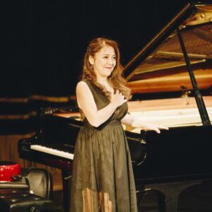 Pianista María Paz Santibáñez presentará su obra ‘Resistencia Femenina’ en Parque Cultural de Valparaíso