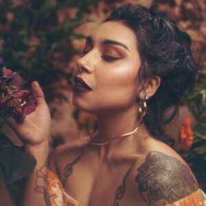 Priscila Ninoska presenta un bolero dedicado a la querida Soledad