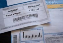 Organizaciones lanzan documento que ofrece medidas para superar las alzas de luz en Chile