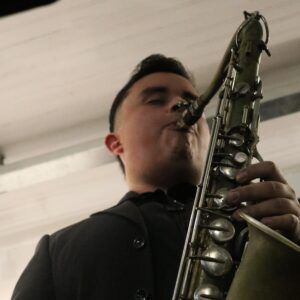 Entrevista: la experiencia del concierto inmersivo “Océano” de la Conchalí Big Band desde adentro