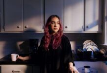 La ganadora del Latin GRAMMY®, Ela Taubert, lanza su nuevo sencillo «¿Es en serio?
