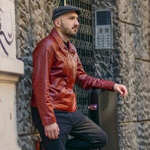 Nacho Sarmiento presenta “Toco a tu puerta”, una balada que pide perdón por los errores del pasado