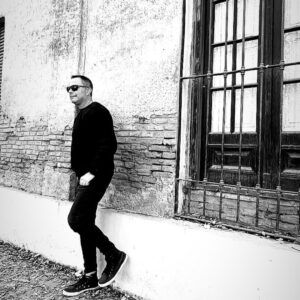 Juan Bautista Derrasaga presenta su disco “Faro Menor”, un nuevo capítulo en su carrera artística