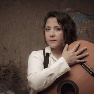 Cuando la cueca rompe ese silencio incómodo: el valiente y luminoso regreso de Tamara Correa