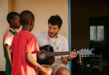 “Amén”: el nuevo video de Sebastián Yatra inspirado en su experiencia solidaria en Kenia