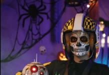 Sables, espadas láser y mucho, mucho miedo: Este restaurant en Halloween se vuelve terroríficamente intergaláctico