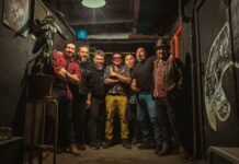 Flako en vivo en Bar de René: una fusión poderosa entre el rock y el ritmo latino