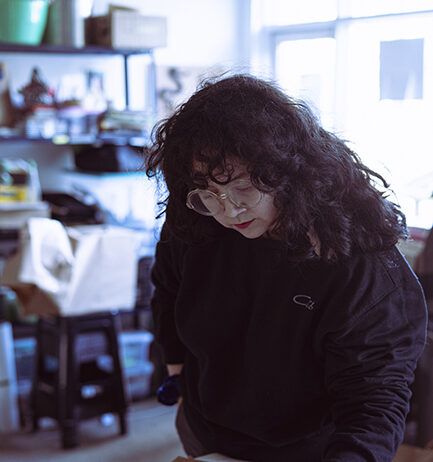 “Cuerpo de obra / Obra de cuerpo”: Valentina Inostroza Bravo presenta publicación que recorre su trabajo entre el arte, el activismo y la curaduría