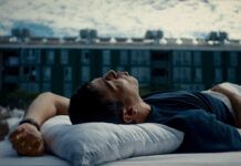 CONOCIENDO RUSIA parte el 2026 con nuevo single y videoclip: «PELÍCULAS DE ACCIÓN»
