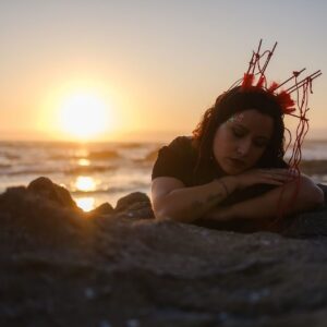 Eingell Baltra lanza “Bugambilia”, una canción sobre la amistad y el amor propio
