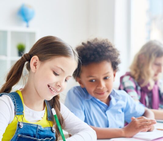 Estudiar fuera de Chile: cómo esta experiencia fortalece el desarrollo de los niños