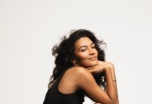 Olivia Dean se consolida como el fenómeno global del pop-soul y la fashion girl del momento