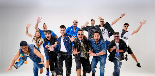 LOS CALIGARIS estrenan single con SANTAFERIA en su nuevo álbum «CALIGARIS SÍ DELUXE»