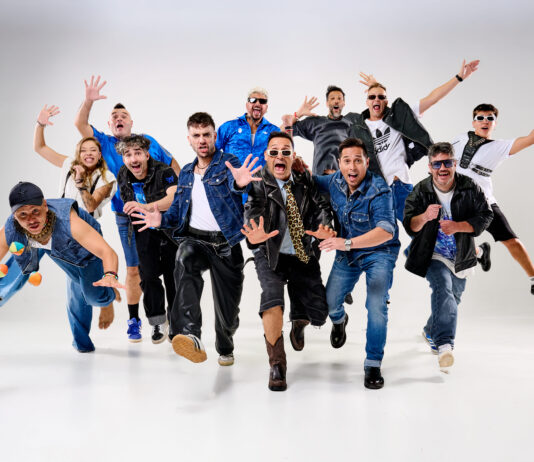 LOS CALIGARIS estrenan single con SANTAFERIA en su nuevo álbum «CALIGARIS SÍ DELUXE»