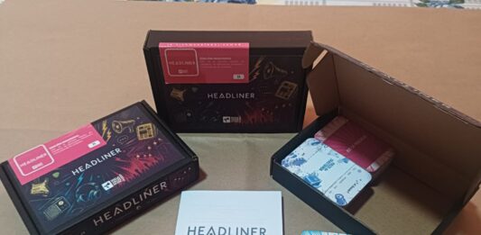 HEADLINER: Indajausmusic sorprende con juego de cartas que convierte la industria musical en experiencia lúdica