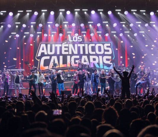 LOS AUTÉNTICOS DECADENTES y LOS CALIGARIS estrenaron “LA FÓRMULA PERFECTA”
