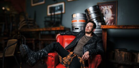 Felipe Saint-Jean reimagina “Love Came Down in Pieces” con una versión más oscura y agresiva