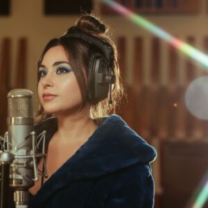 Mia Catalina presenta “Pasa la noche”, una canción sobre extrañar, seguir adelante y volver a crear