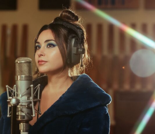 Mia Catalina presenta “Pasa la noche”, una canción sobre extrañar, seguir adelante y volver a crear