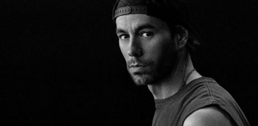 Enrique Iglesias y Santos Bravos, se unen en un nuevo sencillo bilingüe «Ooh Laka Laka La»