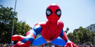 Paris Parade celebra 15 años y se consolida como el desfile navideño más grande de Sudamérica